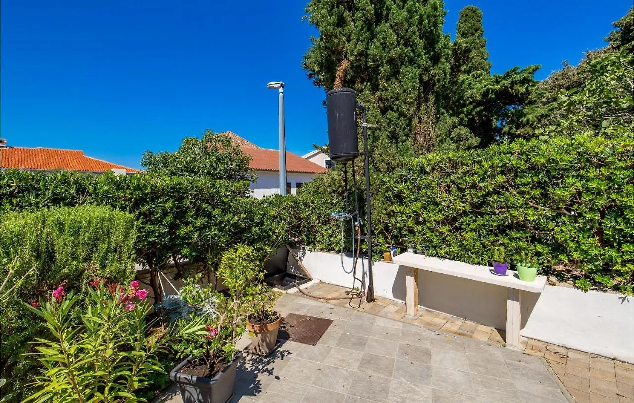 Gorgeous Apartment In Mandre With Kitchen 0*,