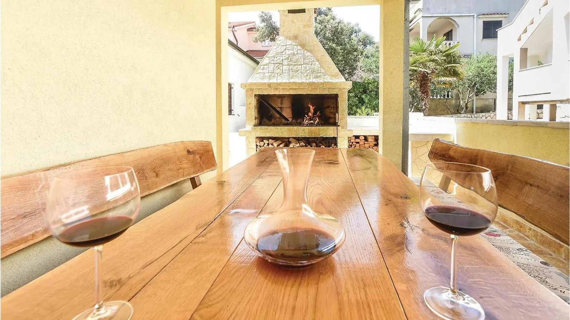 Gorgeous Apartment In Mandre With Kitchen