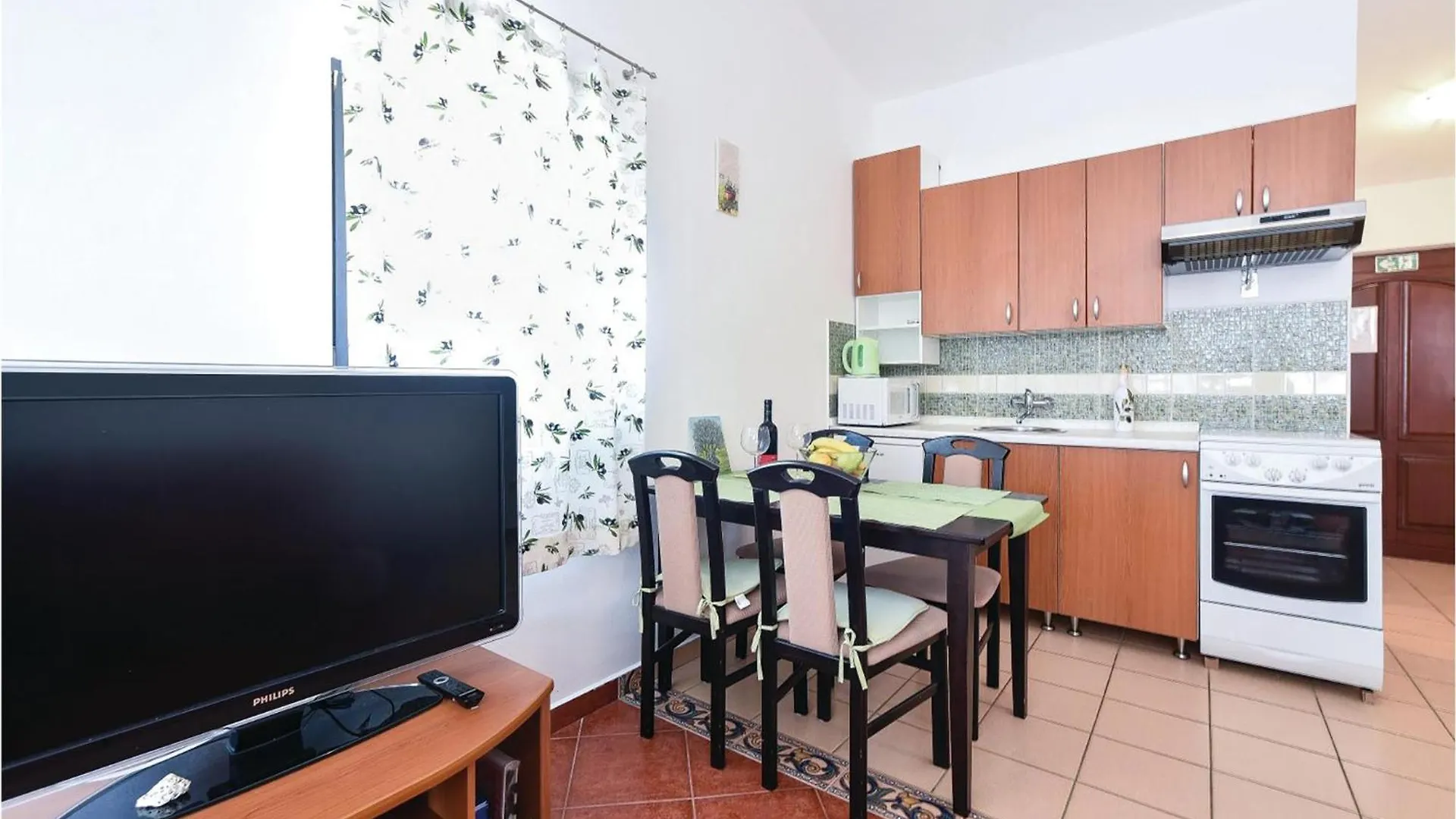 Gorgeous Apartment In Mandre With Kitchen